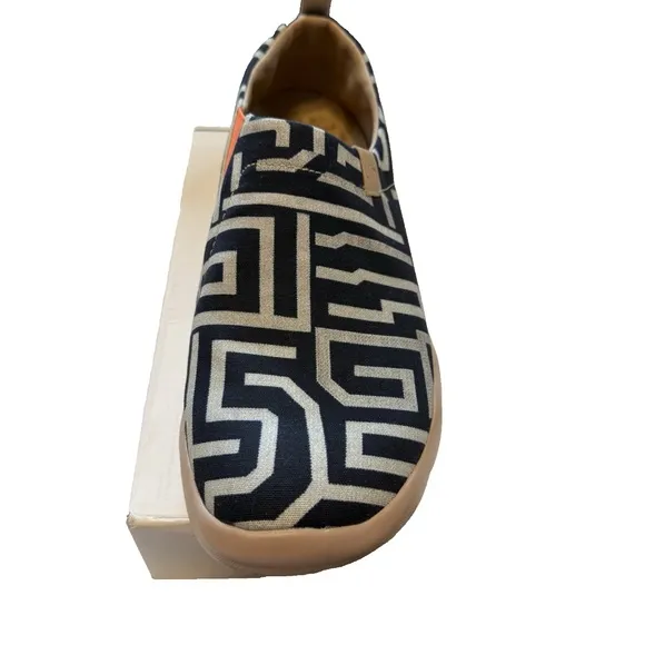 UIN Men Size 10 Slip On Shoes Canvas Comfortable Loafers Blue Thread of Maze NEW