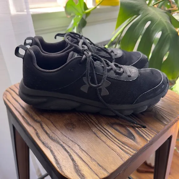 Under Armour Charged Assert Running Shoes Athletic Gym Black Mens Size