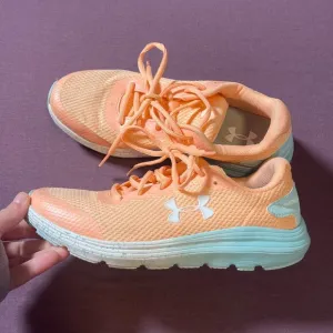Under Armour Unisex-Child Grade School Surge 2 Fade Running Shoe - Size Kids 6