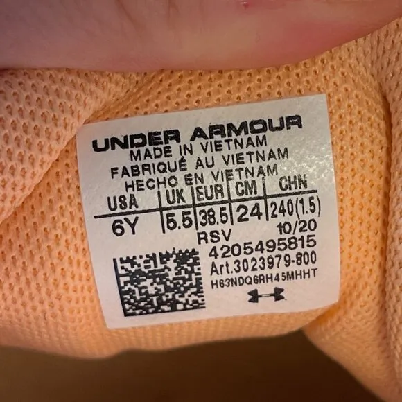 Under Armour Unisex-Child Grade School Surge 2 Fade Running Shoe - Size Kids 6