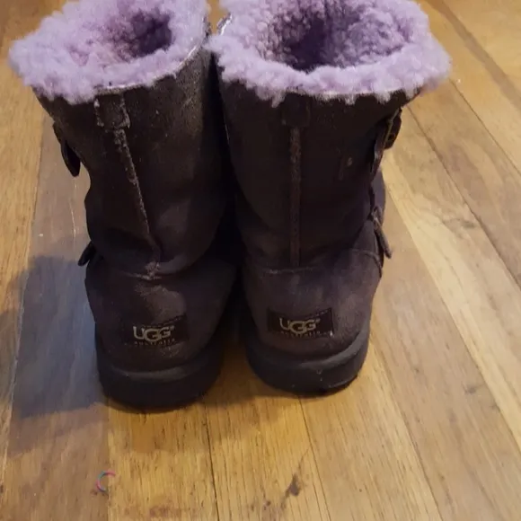Unique  UGG Bailey Buckle boots size 5
