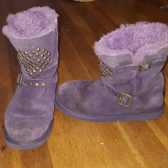 Unique  UGG Bailey Buckle boots size 5