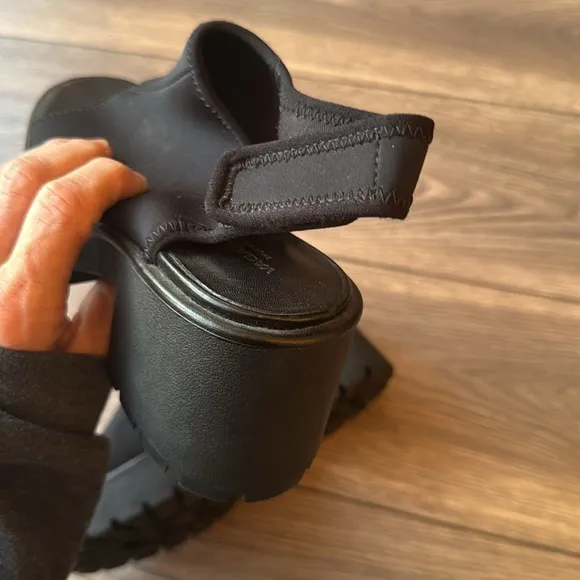 Vagabond size 8 black lug sole sling back chunky sandals neoprene