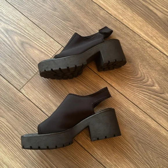 Vagabond size 8 black lug sole sling back chunky sandals neoprene