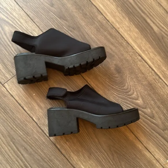 Vagabond size 8 black lug sole sling back chunky sandals neoprene