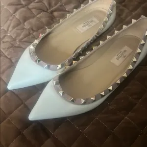 Valentino White Rockstud Flats