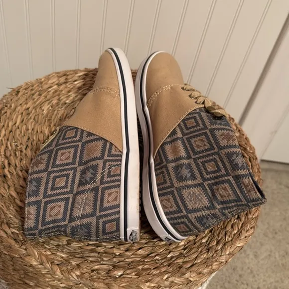 Vans Camryn Slim Native Taose Taupe Womens Mid Top Skate Shoes Sneakers Size 7