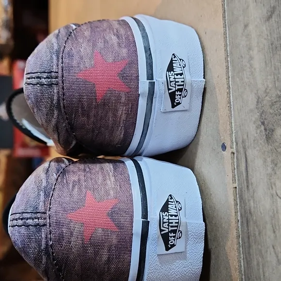 Vans Custom Culture 2015 Artwork  Bear Classic Men Unisex US 7.0/Women 8.5 VN-24