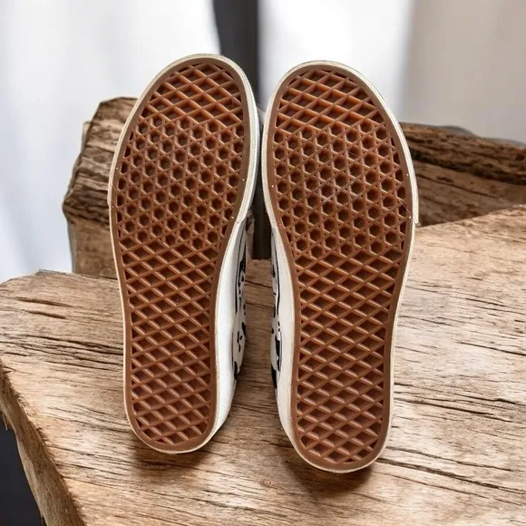 Van's Customs Classic Cow Print Slip-On Shoe NEW No Tags men's 7, Women's 8.5