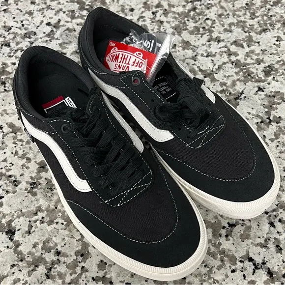 VANS GILBERT CROCKETT in RAVEN/MARSHMALLOW