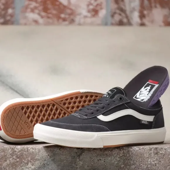 VANS GILBERT CROCKETT in RAVEN/MARSHMALLOW