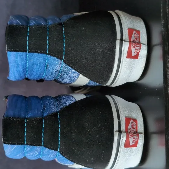 Vans men's size 9.5 (women's 11) &quot;Shark Week&quot; 2019