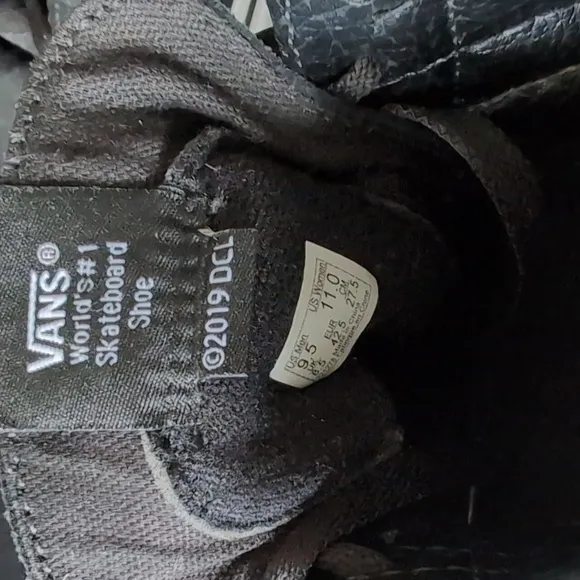 Vans men's size 9.5 (women's 11) &quot;Shark Week&quot; 2019