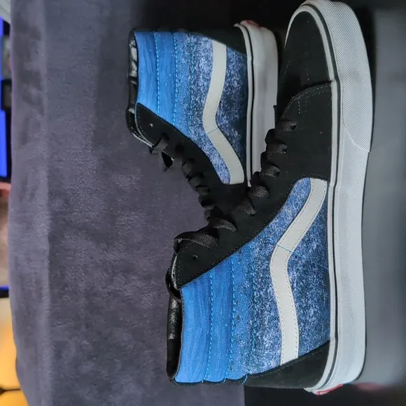 Vans men's size 9.5 (women's 11) &quot;Shark Week&quot; 2019