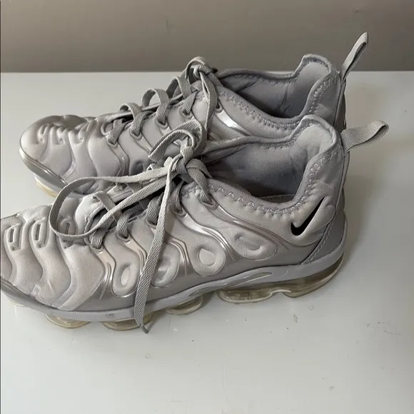 Vapormax  Plus Nike Air Men's Athletic Shoes in Gray