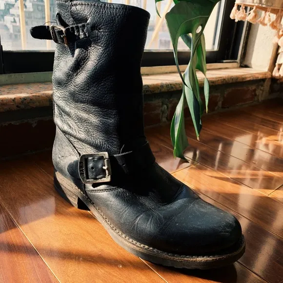 Veronica Shortie sloutchy leather boots