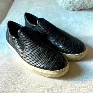 Vince Black Slip-On Men's Shoes like new never worn