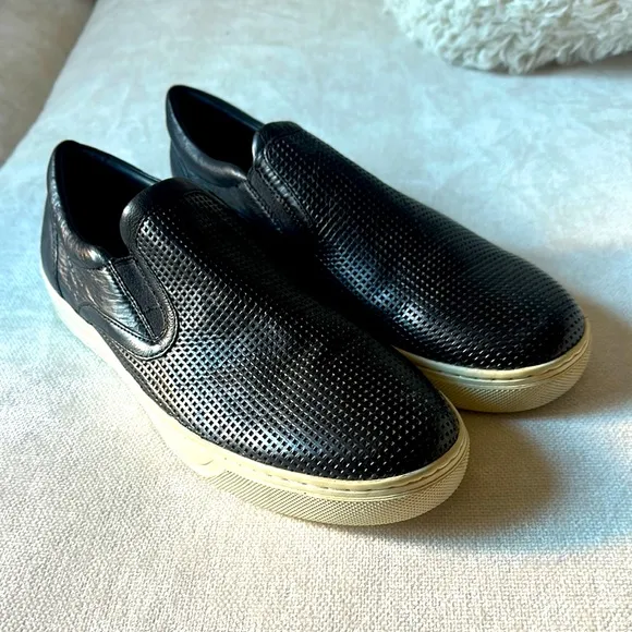 Vince Black Slip-On Men's Shoes like new never worn