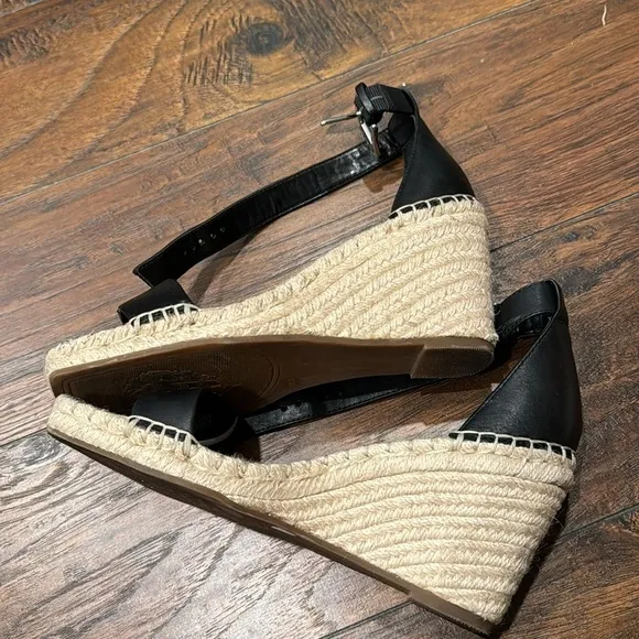 Vince Camuto Meddrina Ankle Strap Sandal  - Size 8M/39