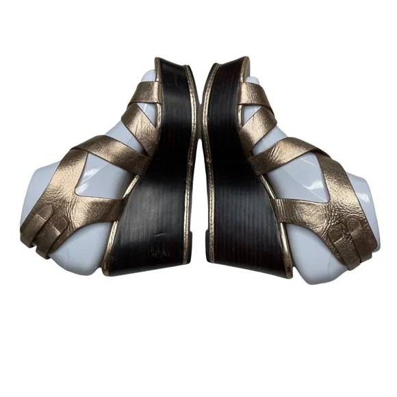 Vince Camuto wedge Size 6 B