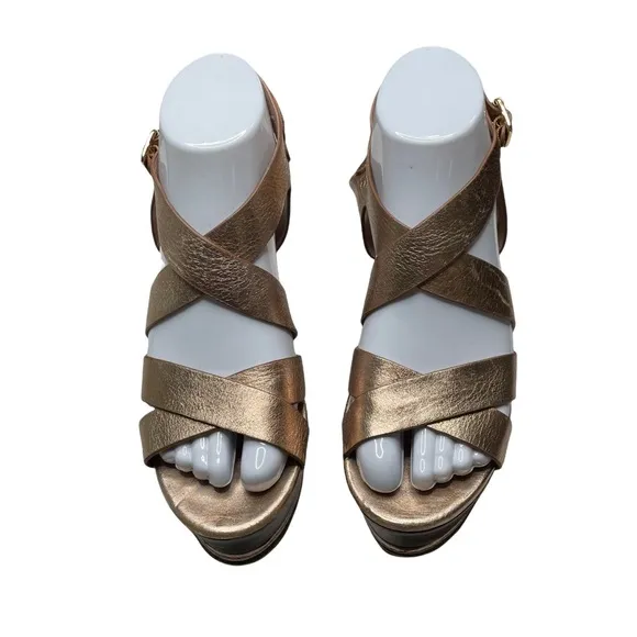 Vince Camuto wedge Size 6 B