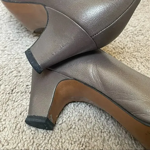 Vintage California Magdesians Metallic Pewter Leather Pumps Chunky Gold Buckle 8