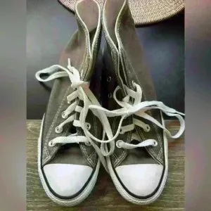 Vintage Converse Shoes Chuck Taylor All Star High Top