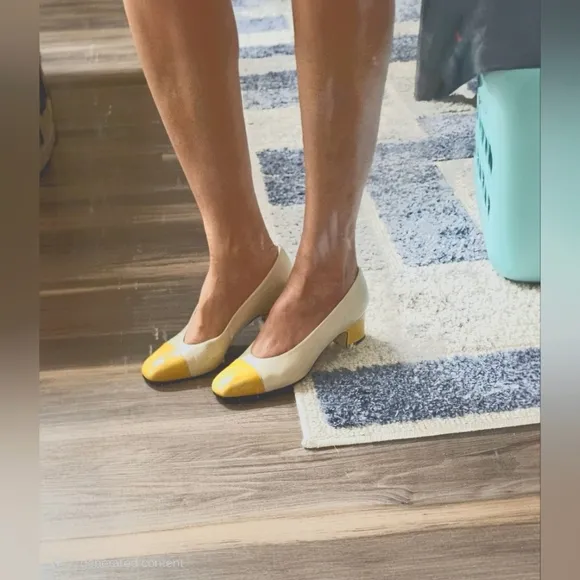 Vintage Etienne Aigner Leather Cap Toe Pump Shoes Heel  Yellow,Cream Size 7