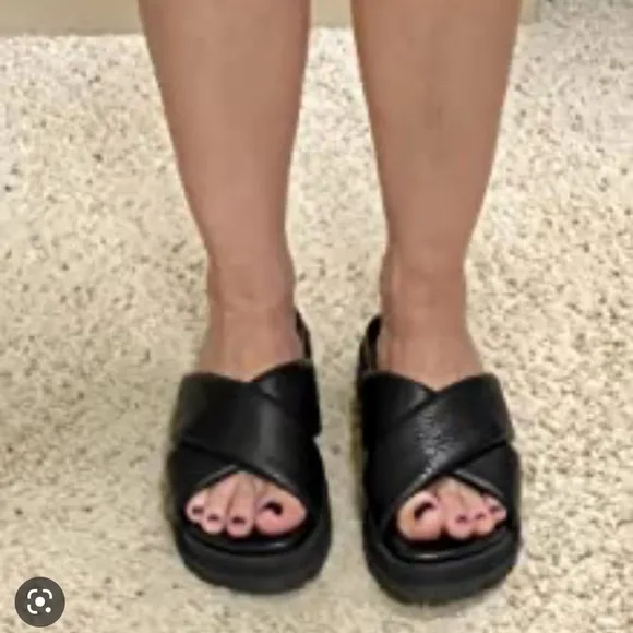 VionicVesta Leather Banded Platform Lug Sole Slide Sandals