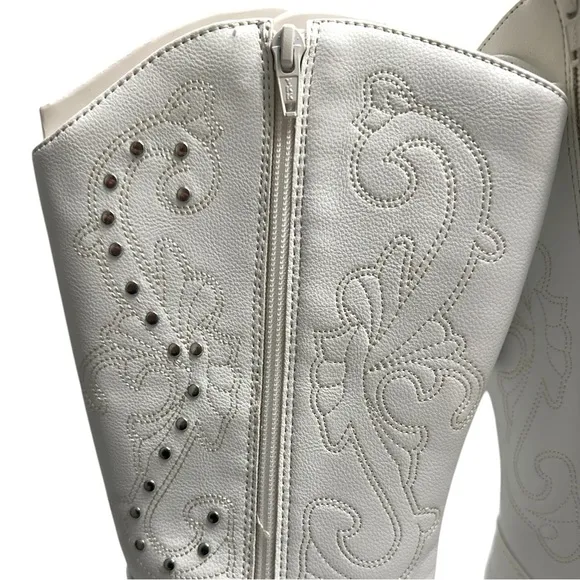 White Embroidered Western Boots Size 8