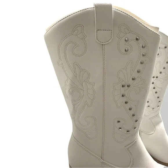 White Embroidered Western Boots Size 8