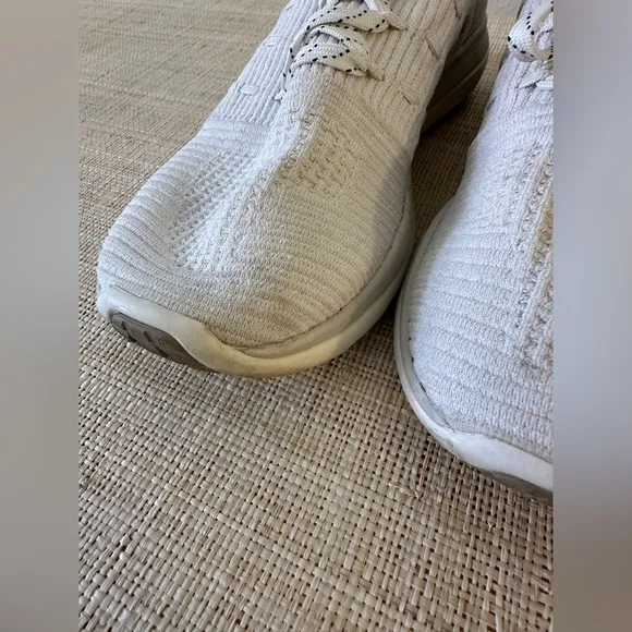 White Under Armour Knit Sneaker in Size 9