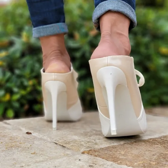 Women Nude Low Cut Pontied Toe Booties