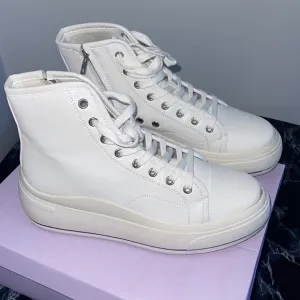 Women’s Shoes Madden Girl Renegade Chunky High-Top Sneakers White Smooth Size 9
