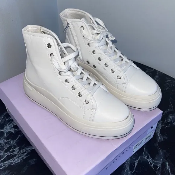 Women’s Shoes Madden Girl Renegade Chunky High-Top Sneakers White Smooth Size 9