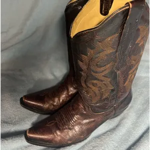 Women’s size 7 1/2 M Corral Cowboy boots