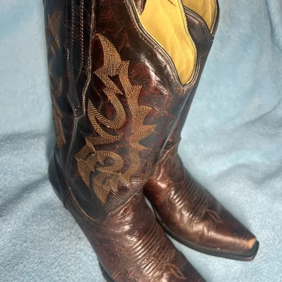 Women’s size 7 1/2 M Corral Cowboy boots