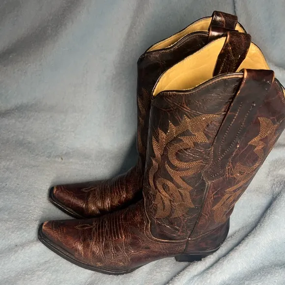 Women’s size 7 1/2 M Corral Cowboy boots