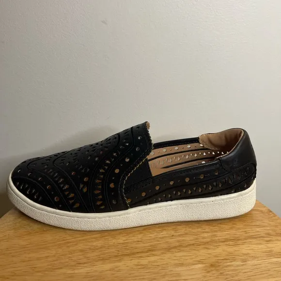 Women's UGG Black Cas Perforated Leather Slip-On Sneakers size 10