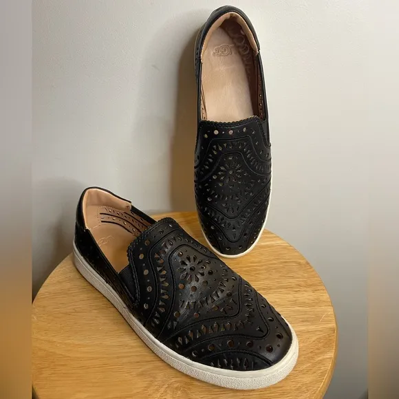 Women's UGG Black Cas Perforated Leather Slip-On Sneakers size 10