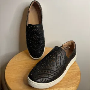 Women's UGG Black Cas Perforated Leather Slip-On Sneakers size 10
