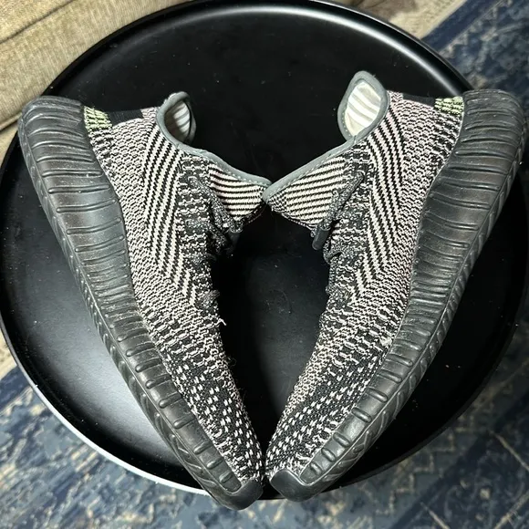 Yeezy 350 V2 yecheil non-reflective