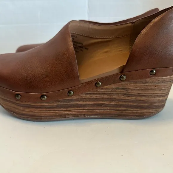 Yellow Box Tan Wedge Clog Bidelia Shoes