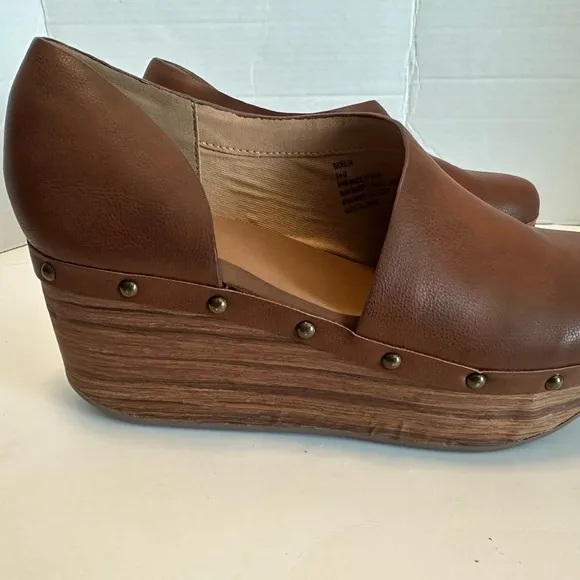 Yellow Box Tan Wedge Clog Bidelia Shoes