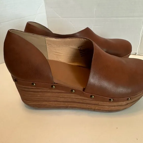 Yellow Box Tan Wedge Clog Bidelia Shoes