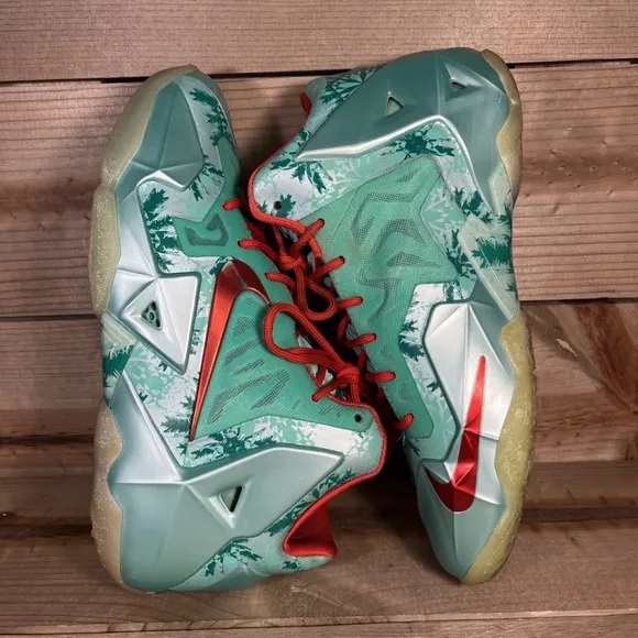 Youth 7Y / Women’s 8.5 Nike Lebron 11 GS “Christmas” Basketball Shoes 621712-301