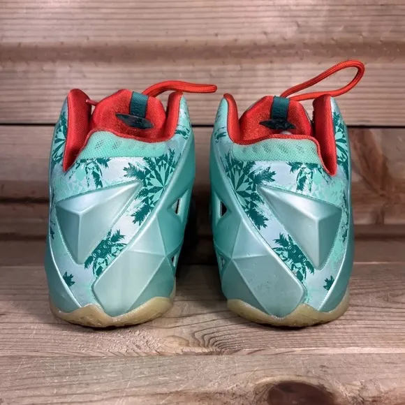 Youth 7Y / Women’s 8.5 Nike Lebron 11 GS “Christmas” Basketball Shoes 621712-301