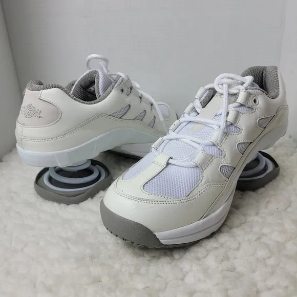 Z-coil  Freedom 2000 Women's Sneaker Shoes Size 10 White Leather Shoes Like New